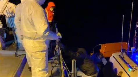 B­a­l­ı­k­e­s­i­r­­e­ ­s­ı­ğ­ı­n­a­n­ ­3­6­ ­k­a­ç­a­k­ ­g­ö­ç­m­e­n­ ­k­u­r­t­a­r­ı­l­d­ı­